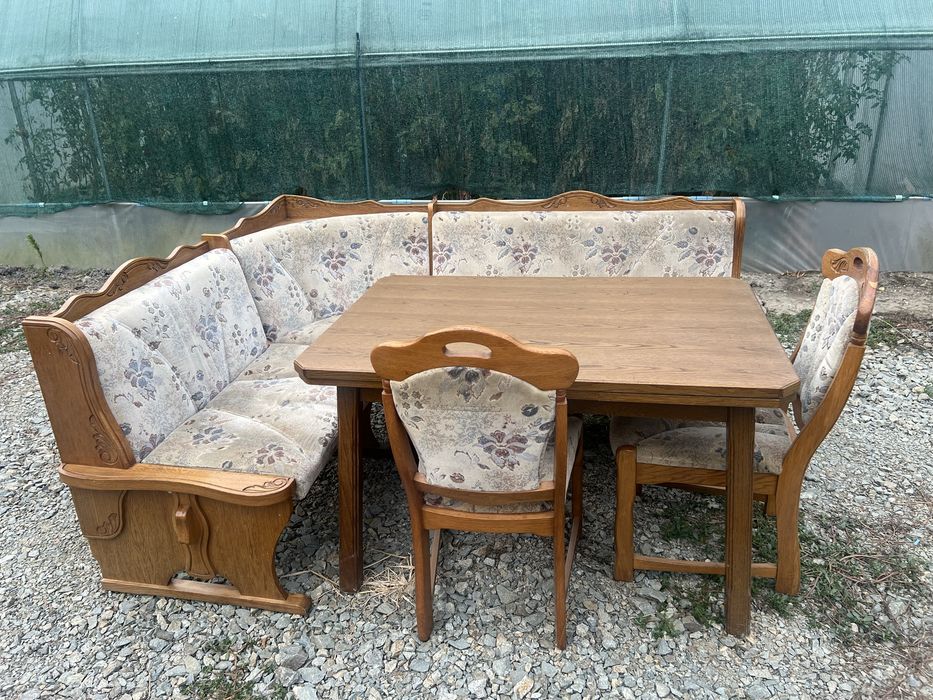Vând colțar de bucătărie din lemn masiv – set complet