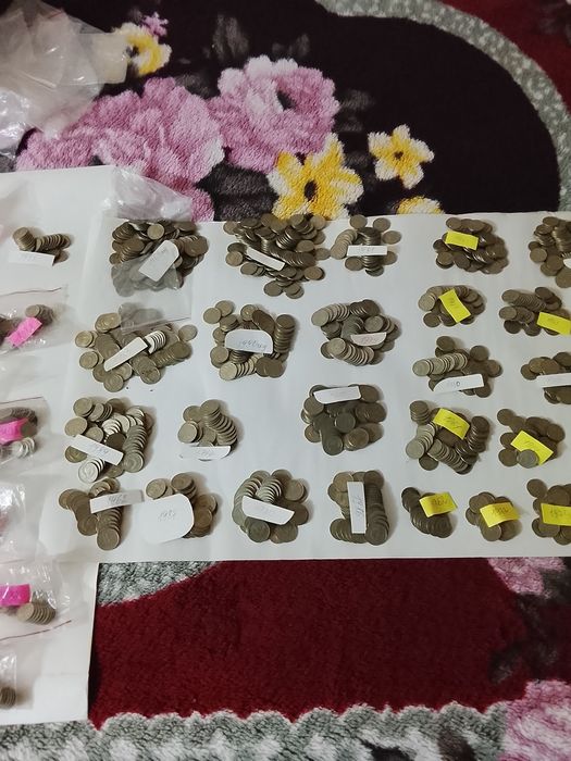 Продам монеты разные