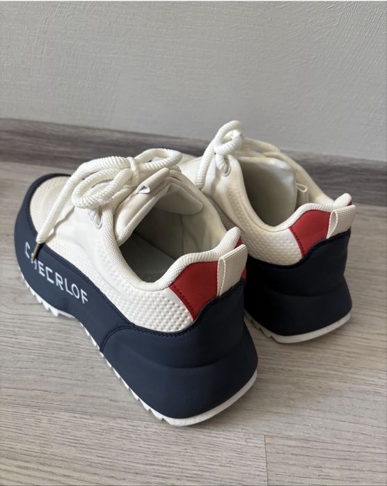 Кроссовки новые 39-40