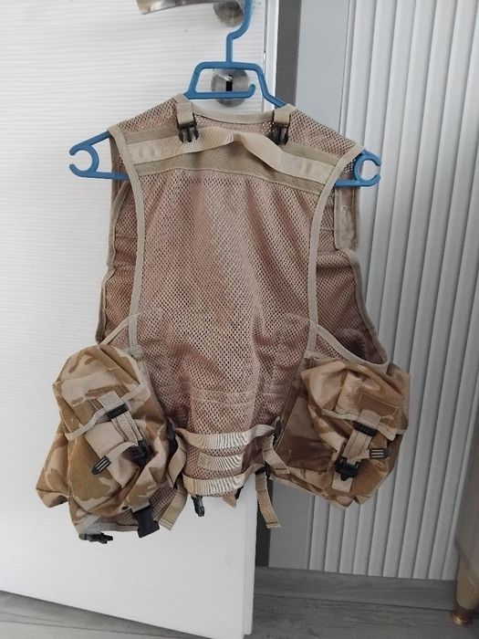 Vesta tactică multifuncțională