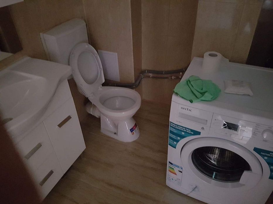 Vand apartament semidecomandat