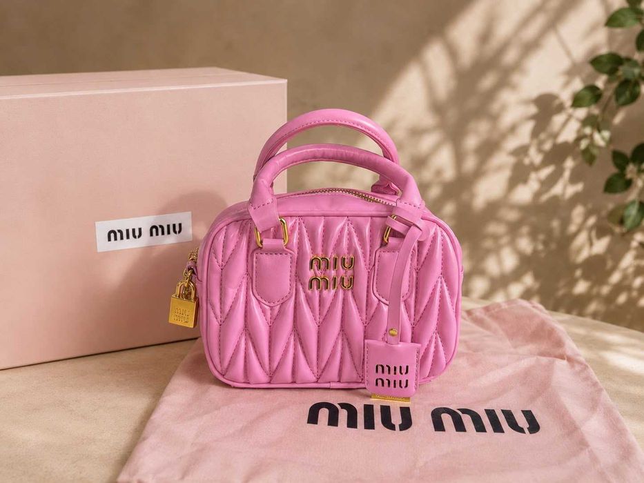 Geanta Roz Miu Miu