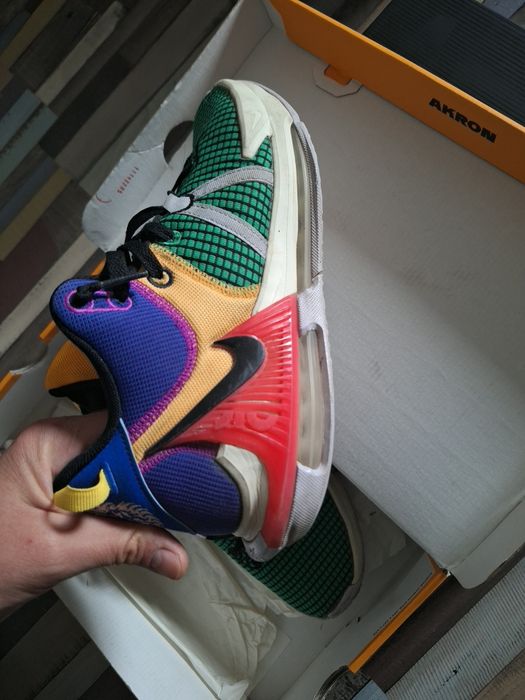 Lebron Witness VII