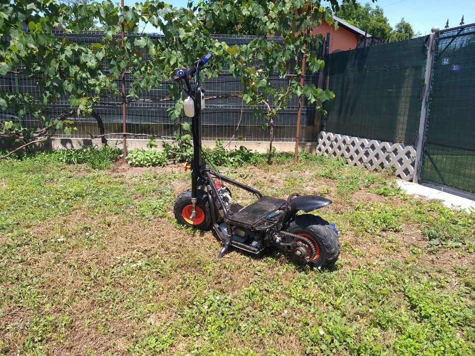 Vand motocross trotineta  cu motor benzina