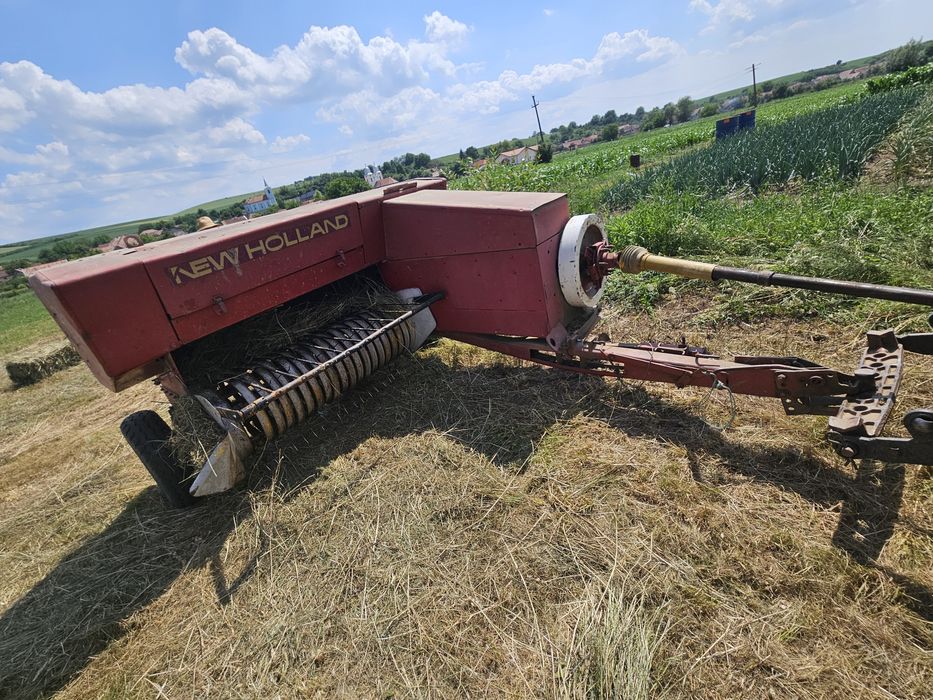 Vând presa New Holland 276