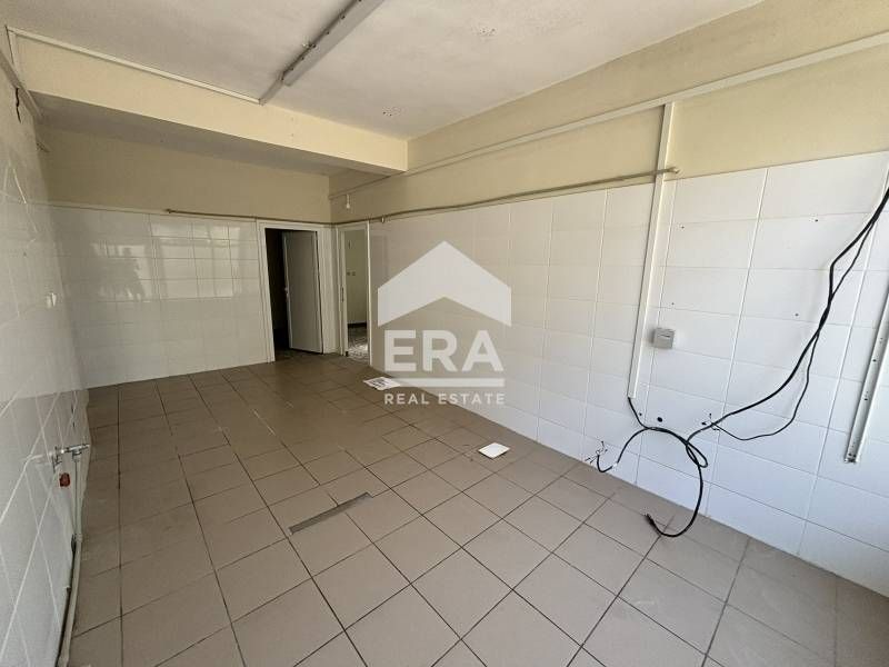 Голямо търговско помещение на хубава локация