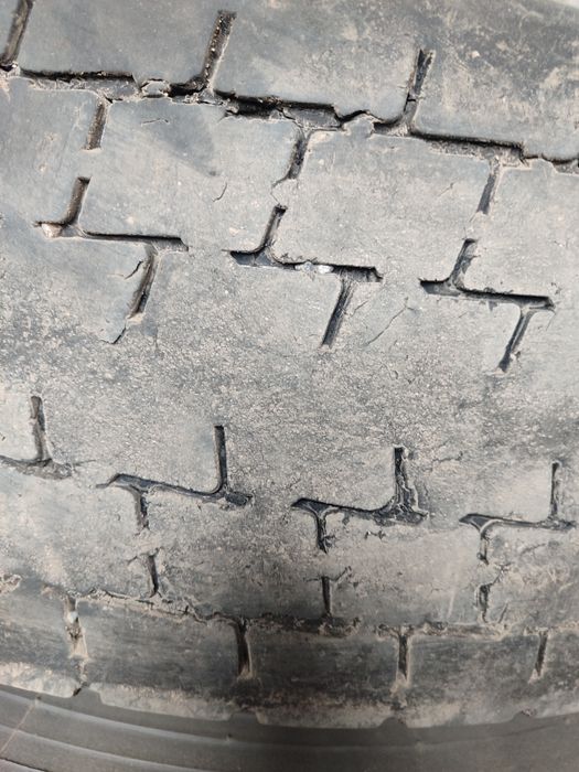 Продам грузовые шины