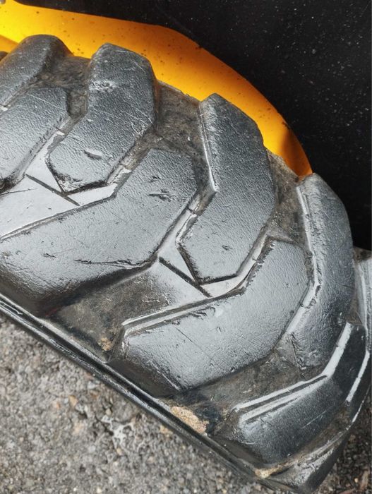 Гуми за Боб кат (мини челен товарач)