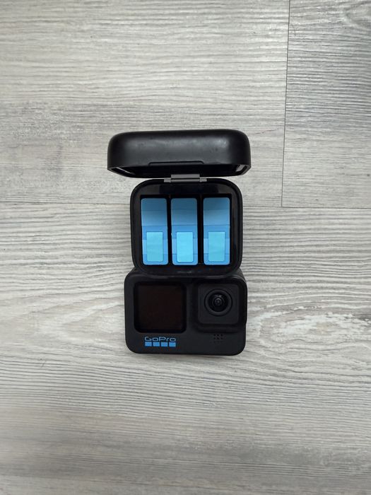 GoPro Hero 11 Black + 4 baterii + 256GB + kit complet accesorii