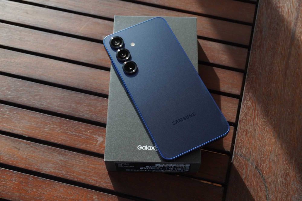 !КАТО НОВ! Samsung S25 1г. гаранция 100%  батерия + magsafe калъф