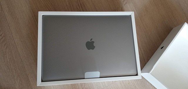 Продаю Apple MacBook Air 13 2020 M1 256 GB