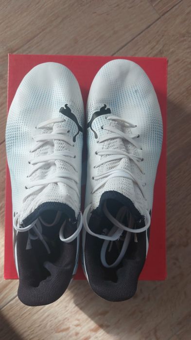 Vând 4 perechi ghete fotbal mărimea 37, puțin folositete