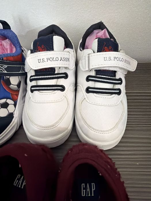 Sneakersi si alte tipuri