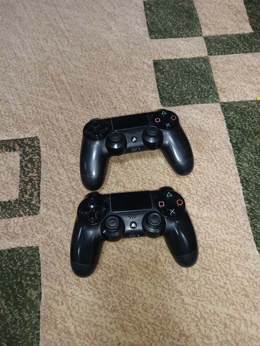 Продам ps 4 Слим в отличном состоянии