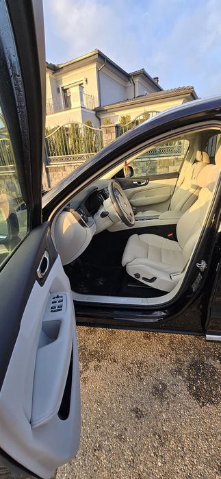 Volvo xc 60- an 2023