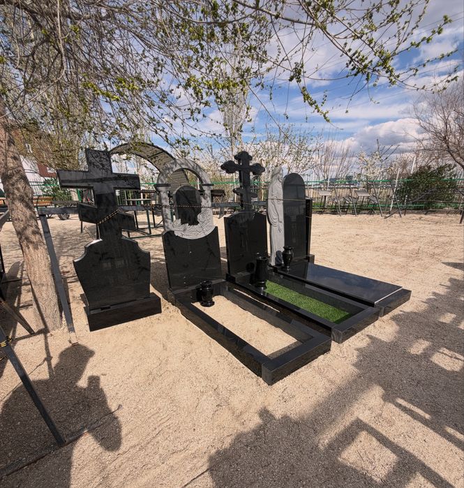 Памятник Установка мазарных плит