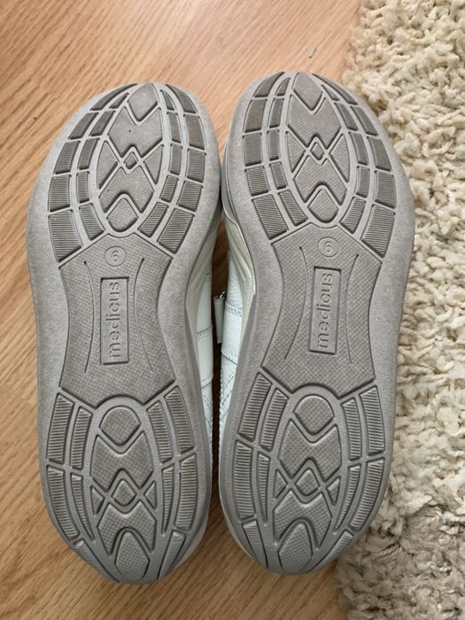 Pantofi piele ortopedici albi, impecabili, marimea 39 Ro