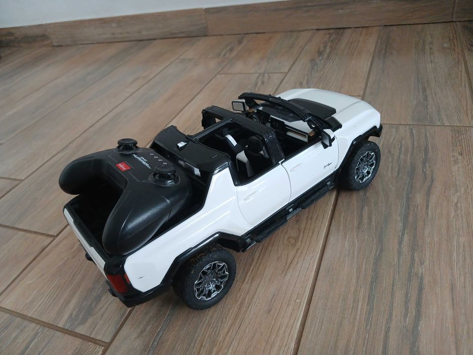 Vând mașină cu telecomanda 4x4