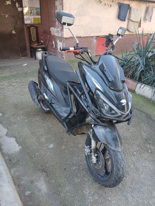 Skuter sotiladi tiger