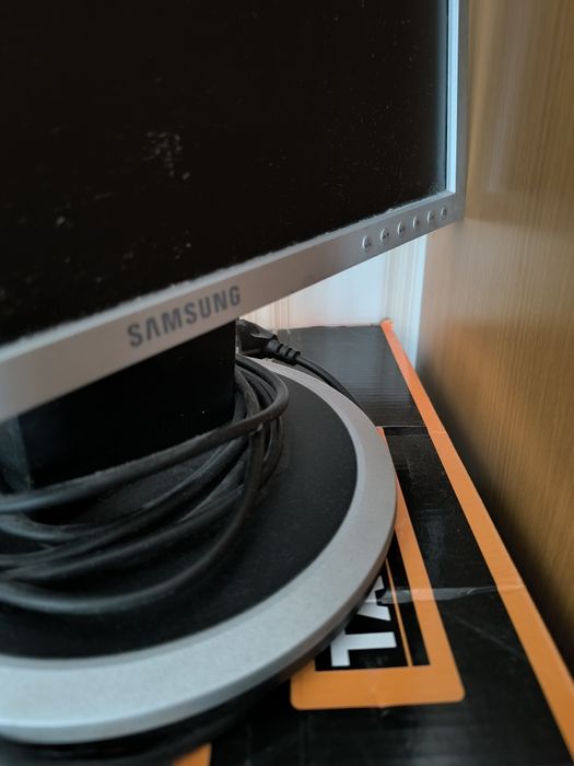 Монитор жк Samsung