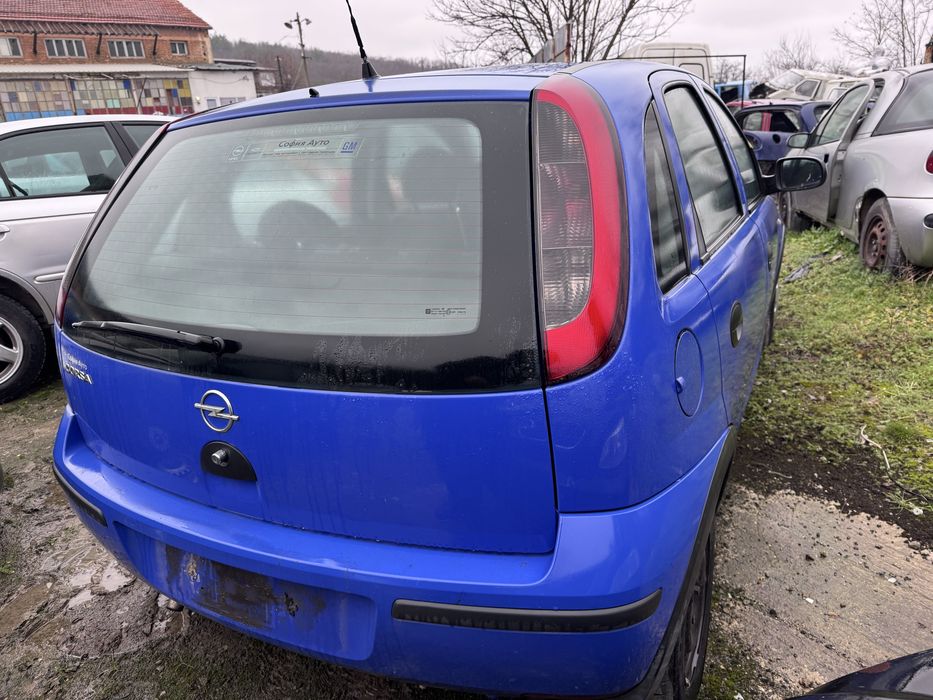 Opel Corsa C 1.0 12v 60hp 2004г На Части