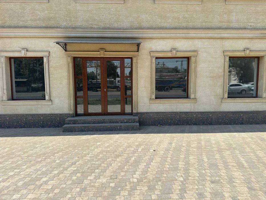 Сдается в аренду торговое помещение (торговый зал + офис) - 167 кв.м.