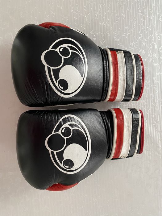 Боксерские перчатки