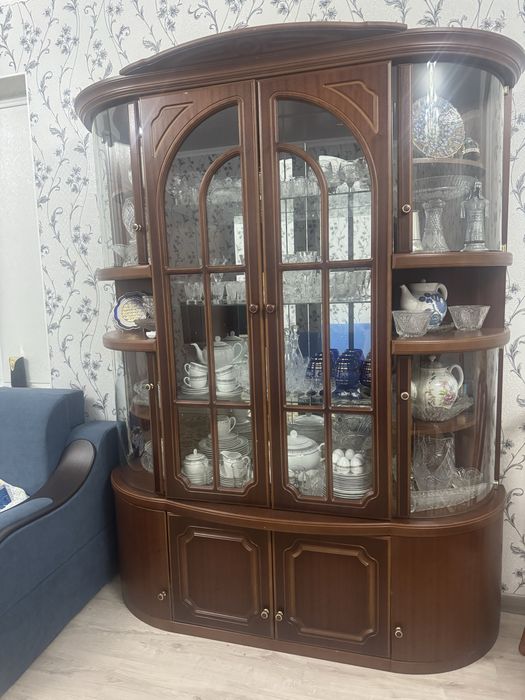 Продам сервант в отличном состоянии