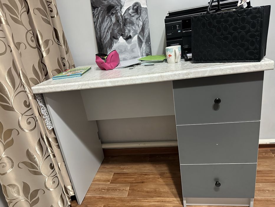 Детская парта в отличном состоянии