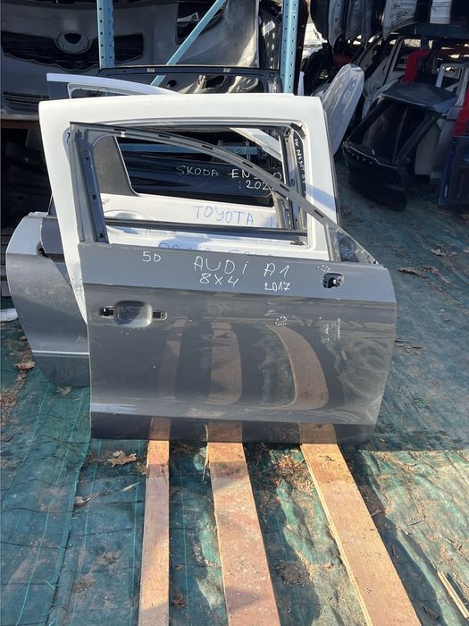 Audi A1 8x 2017 5D предна дясна врата