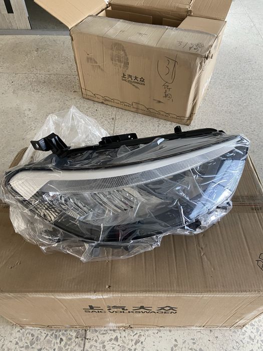 Volkswagen id 4 fara O’ng taraf orginal yengi