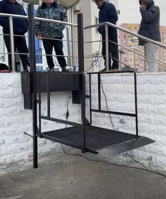 Подъемник для инвалидов (пандус)