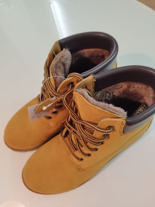 Зимние ботинки женские