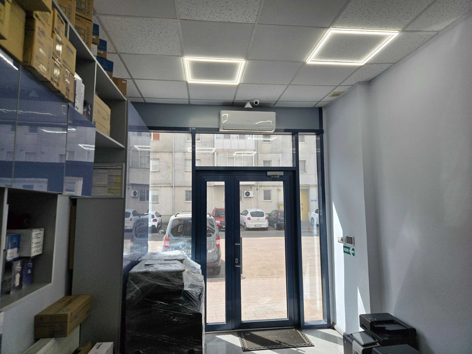 Vand Spatiu Comercial Stradal