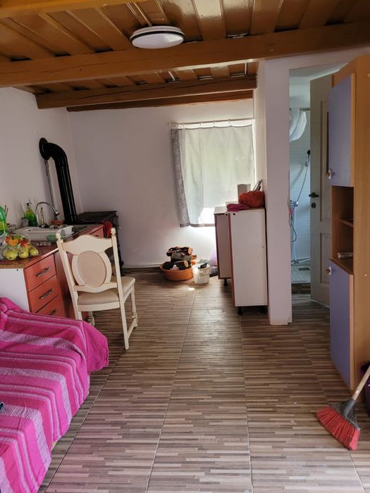 Inchiriez casa cu 2 camere