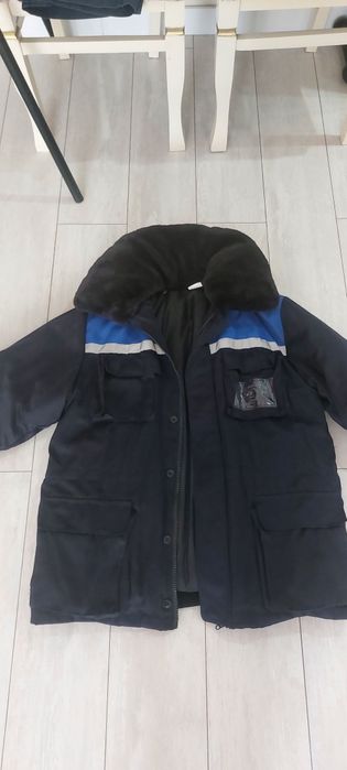 Продаю зимнию спец одежду