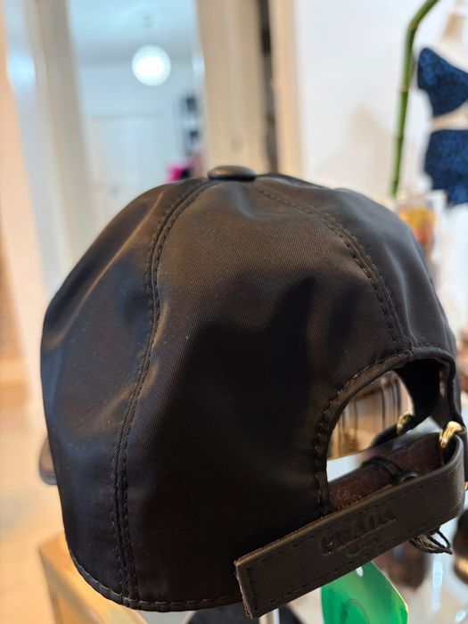 Șapcă Prada – neagră, model elegant și versatil