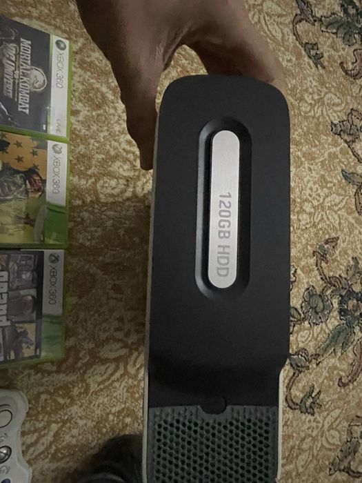 Продам срочно икс боккс 360