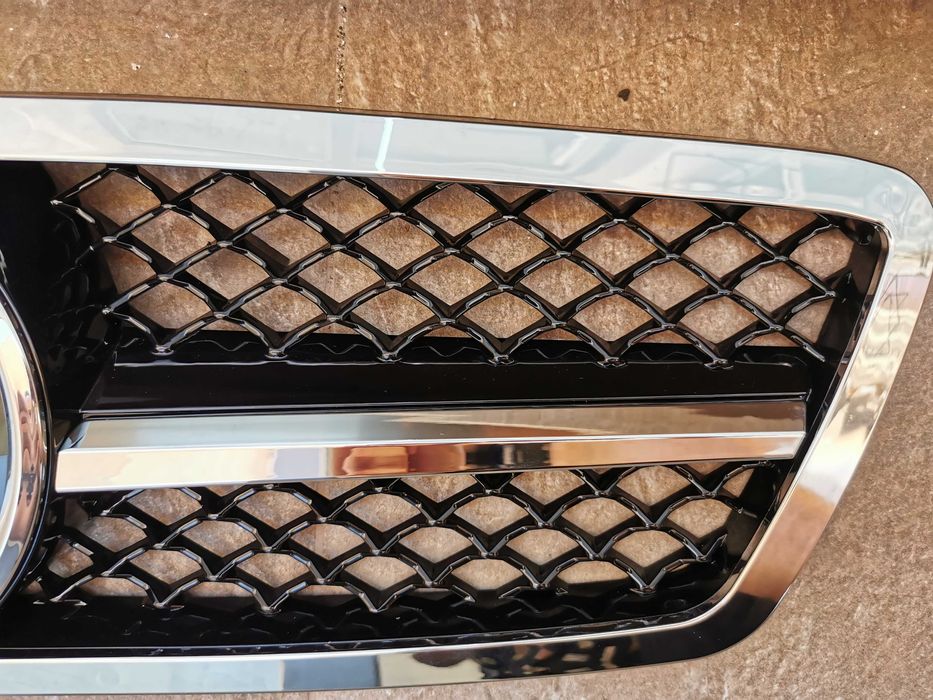 Решетка/маска с емблема тип AMG за Mercedes W203