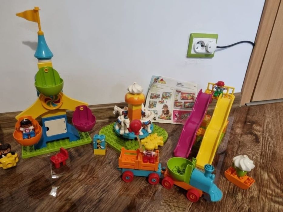 LEGO DUPLO - Parc mare de distractii
10840, 106 piese