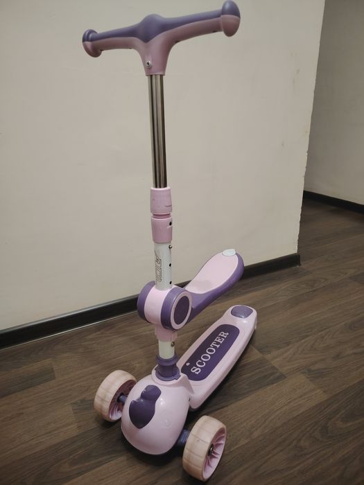 Детский самокат сотилади