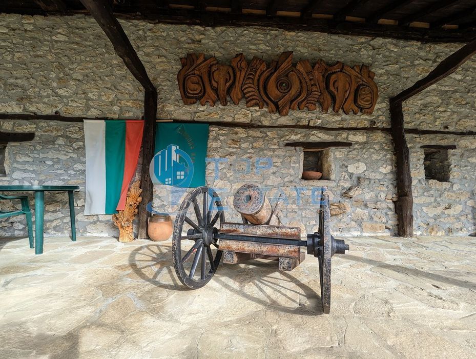 Продава се Къща в с. Емен, Област Велико Търново - 300 кв.м за 1030 €/кв.м - Снимка #11