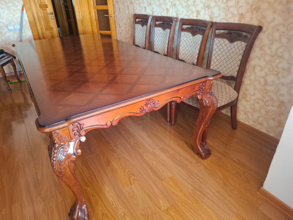 Продам стол гостинной