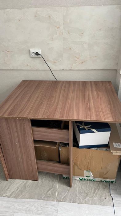 Продам стол книжка