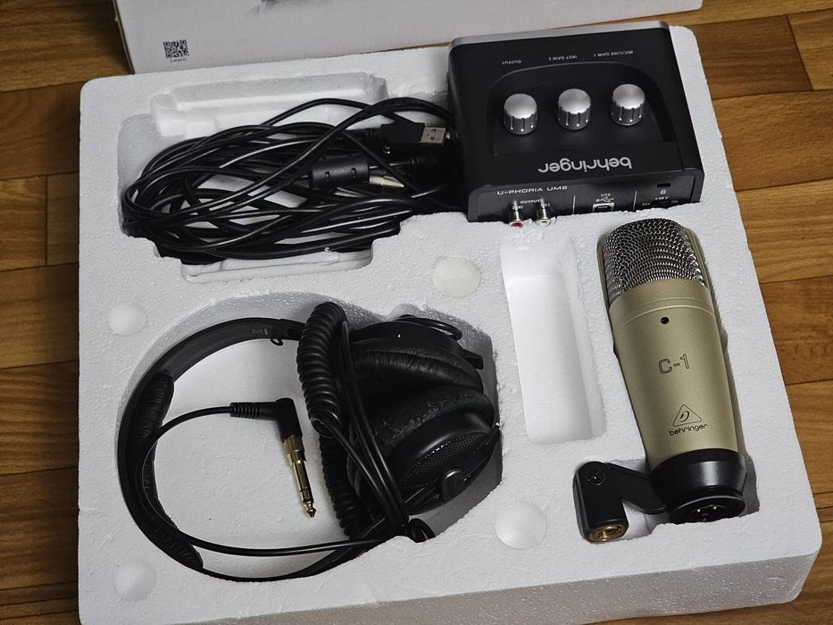 Студийный набор BEHRINGER U-Phoria Studio