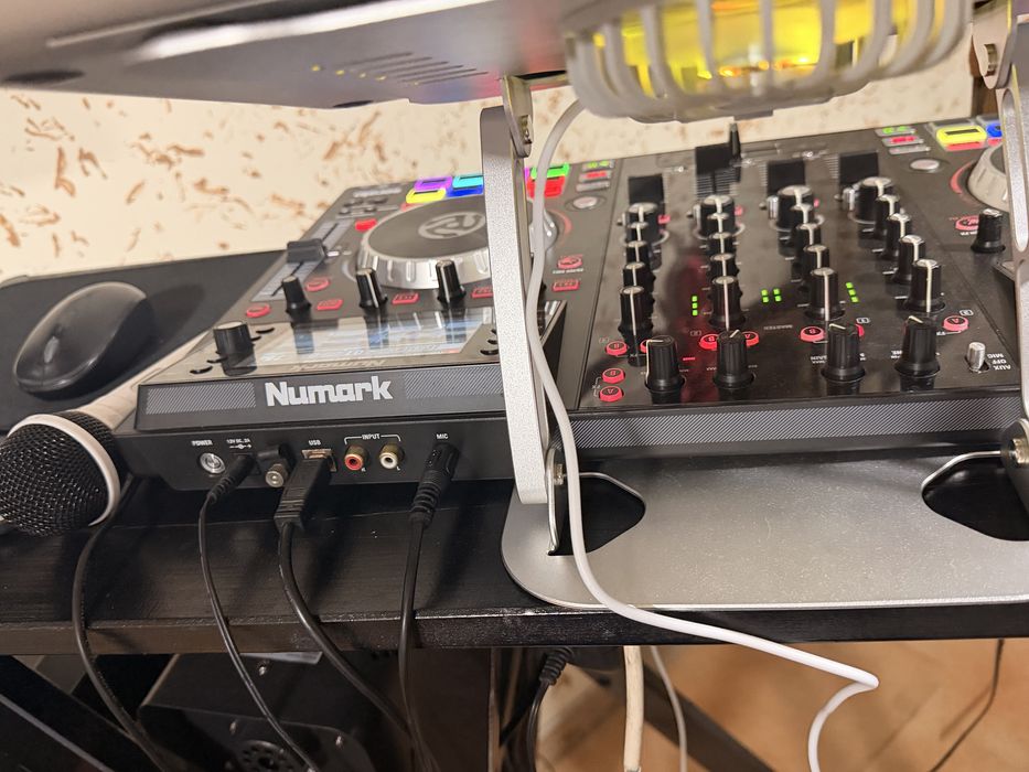 Consola  DJ Numark NS6