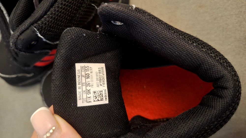 Маратонки, пантофи и ботуши 25-27 номер