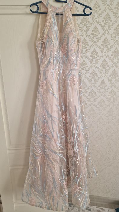 Вечернее платье в пол с пайетками