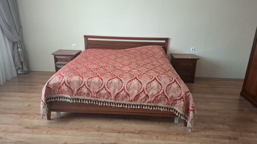 Продам спальные гарнитуры