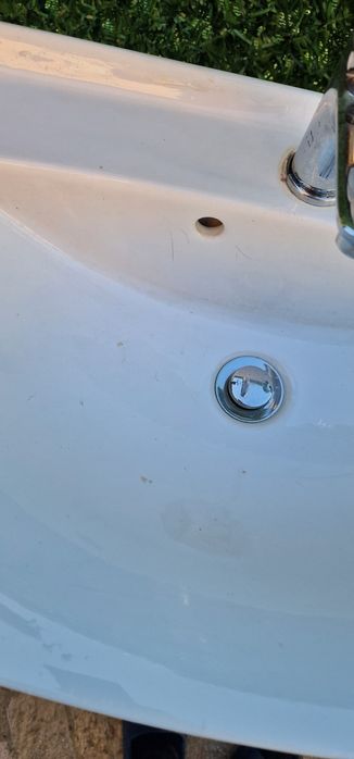 Шкаф за баня с мивка